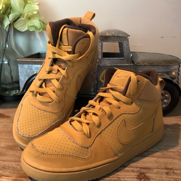 boys gold nike shoes
